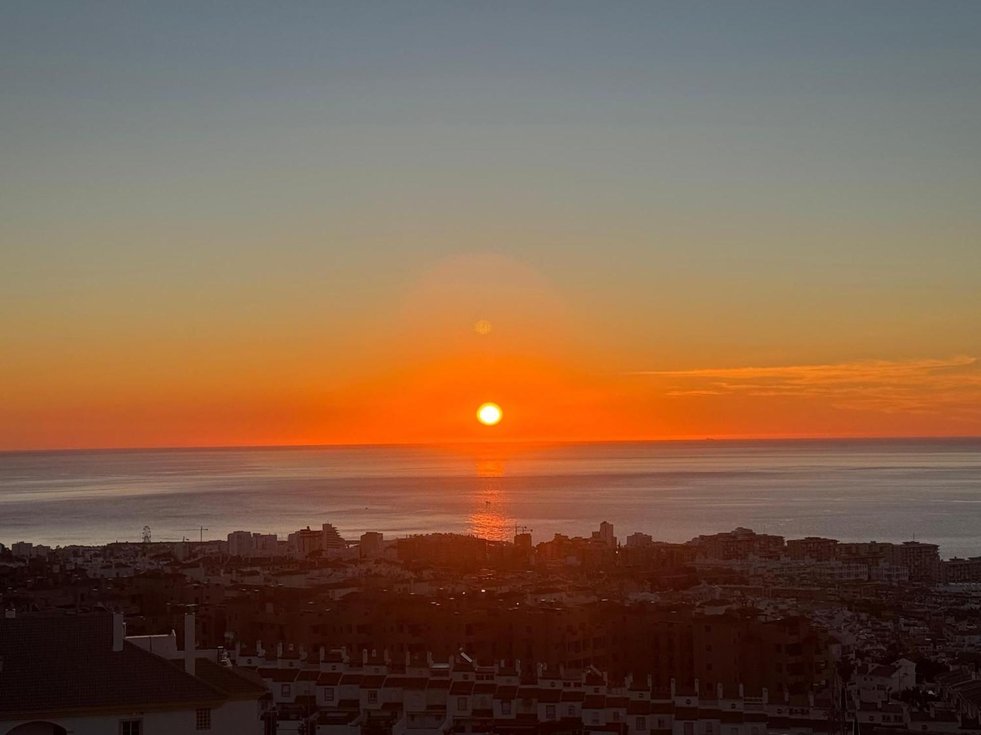 Peaceful Studio With Amazing Sea Views And Free Parking Benalmádena Exteriör bild